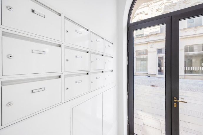 Projekt nabízí 85 moderních bytů s dispozicemi od 1+kk do 4+kk, které reflektují aktuální trendy v městském bydlení. Interiéry kladou důraz na nadčasový design, propojení s exteriérem a kvalitní materiály.
Projekt nabízí 85 moderních bytů s dispozicemi od 1+kk do 4+kk, které reflektují aktuální trendy v městském bydlení. Interiéry kladou důraz na nadčasový design, propojení s exteriérem a kvalitní materiály.