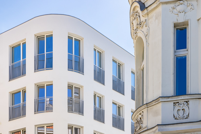 Projekt nabízí 85 moderních bytů s dispozicemi od 1+kk do 4+kk, které reflektují aktuální trendy v městském bydlení. Interiéry kladou důraz na nadčasový design, propojení s exteriérem a kvalitní materiály.
Projekt nabízí 85 moderních bytů s dispozicemi od 1+kk do 4+kk, které reflektují aktuální trendy v městském bydlení. Interiéry kladou důraz na nadčasový design, propojení s exteriérem a kvalitní materiály.