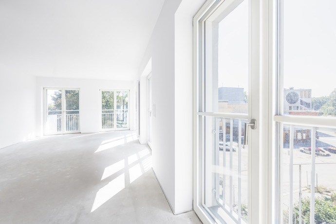 Projekt nabízí 85 moderních bytů s dispozicemi od 1+kk do 4+kk, které reflektují aktuální trendy v městském bydlení. Interiéry kladou důraz na nadčasový design, propojení s exteriérem a kvalitní materiály.
Projekt nabízí 85 moderních bytů s dispozicemi od 1+kk do 4+kk, které reflektují aktuální trendy v městském bydlení. Interiéry kladou důraz na nadčasový design, propojení s exteriérem a kvalitní materiály.