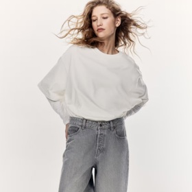 Široké džíny, H&M, 429 Kč (původní cena 719 Kč)
