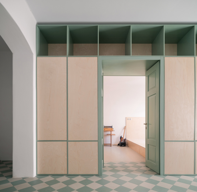 Historický dům v Kutné Hoře prošel proměnou, která mu vrátila duši a vytvořila prostor, kde se minulost nenásilně prolíná s přítomností. Architekti ze studia BYRO dokázali nemožné. Vdechli staré a zanedbané stavbě nový život.
Historický dům v Kutné Hoře prošel proměnou, která mu vrátila duši a vytvořila prostor, kde se minulost nenásilně prolíná s přítomností. Architekti ze studia BYRO dokázali nemožné. Vdechli staré a zanedbané stavbě nový život.