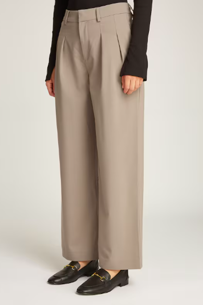 Calvin Klein Jeans kalhoty 2549 Kč
Calvin Klein Jeans kalhoty 2549 Kč