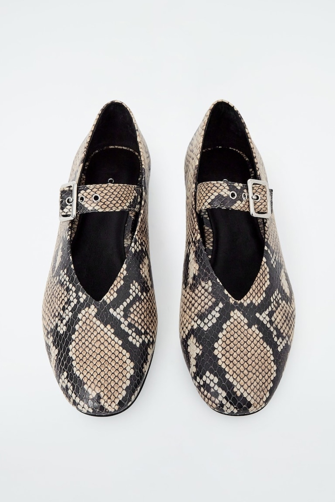 Cos, 125 eur
Cos, 125 eur