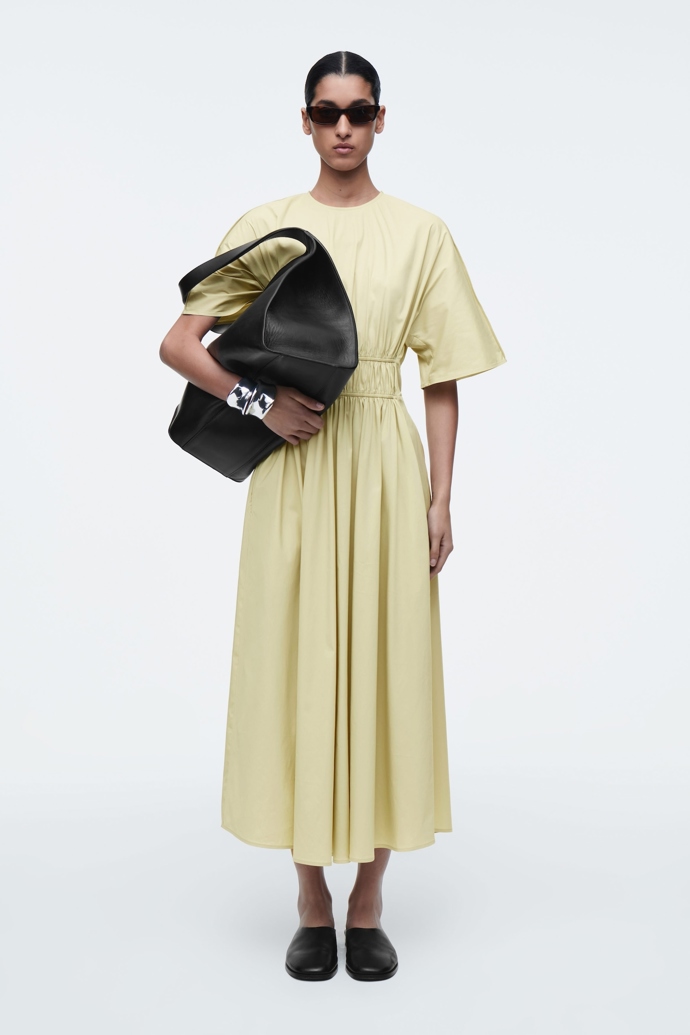 Cos, 125 eur
Cos, 125 eur