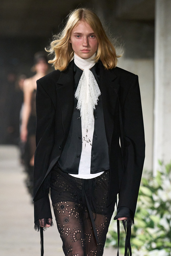 Ann Demeulemeester jaro 2025
Ann Demeulemeester jaro 2025