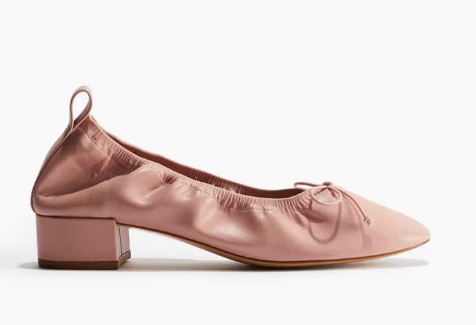 Lodičky s přední mašlí, H&M, 839 Kč
