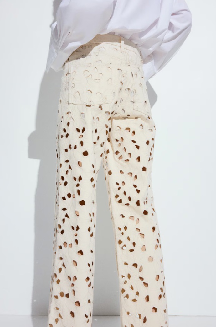 Džíny s madeirou, H&M, 1 899 Kč
