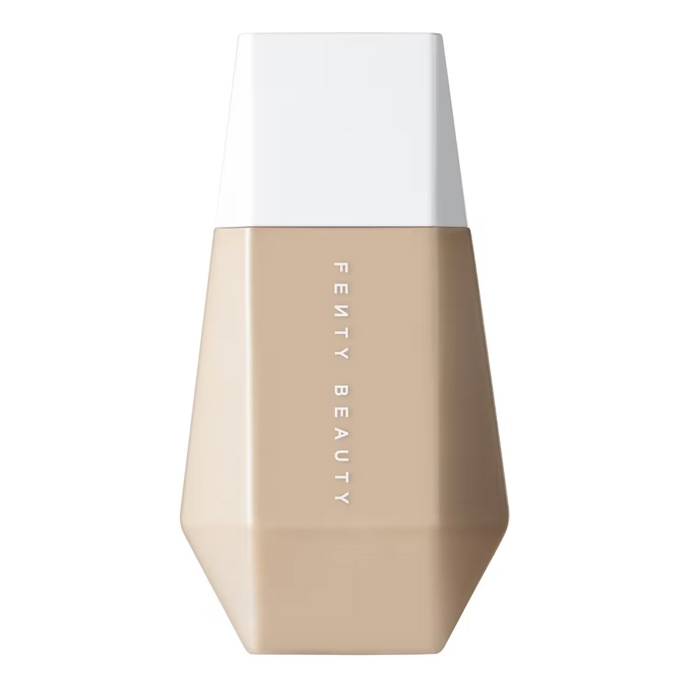 Lehký make-up, Fenty Beauty, 970 Kč
