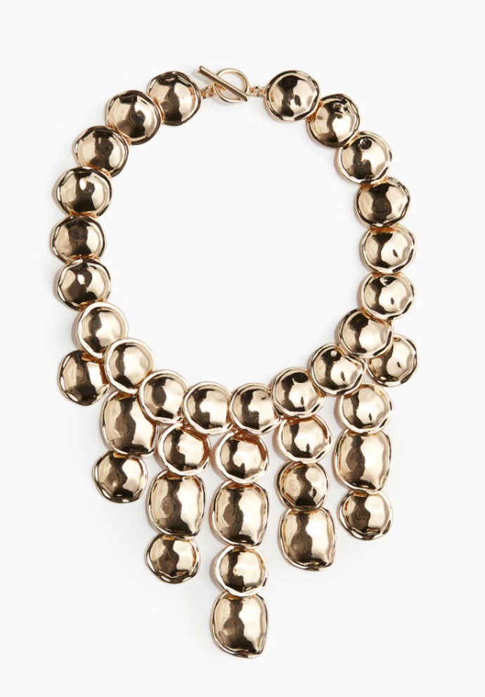 Krátký náhrdelník s kovovými plíšky, H&M, 959 Kč
