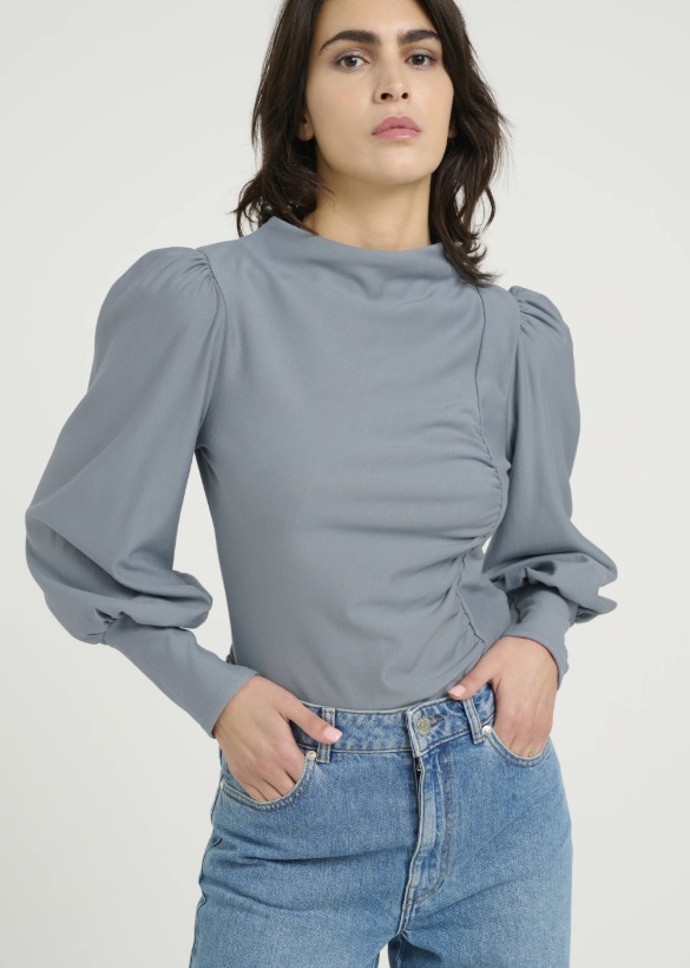 Elegantní řasená blůza, Gestuz, 1 471 Kč
