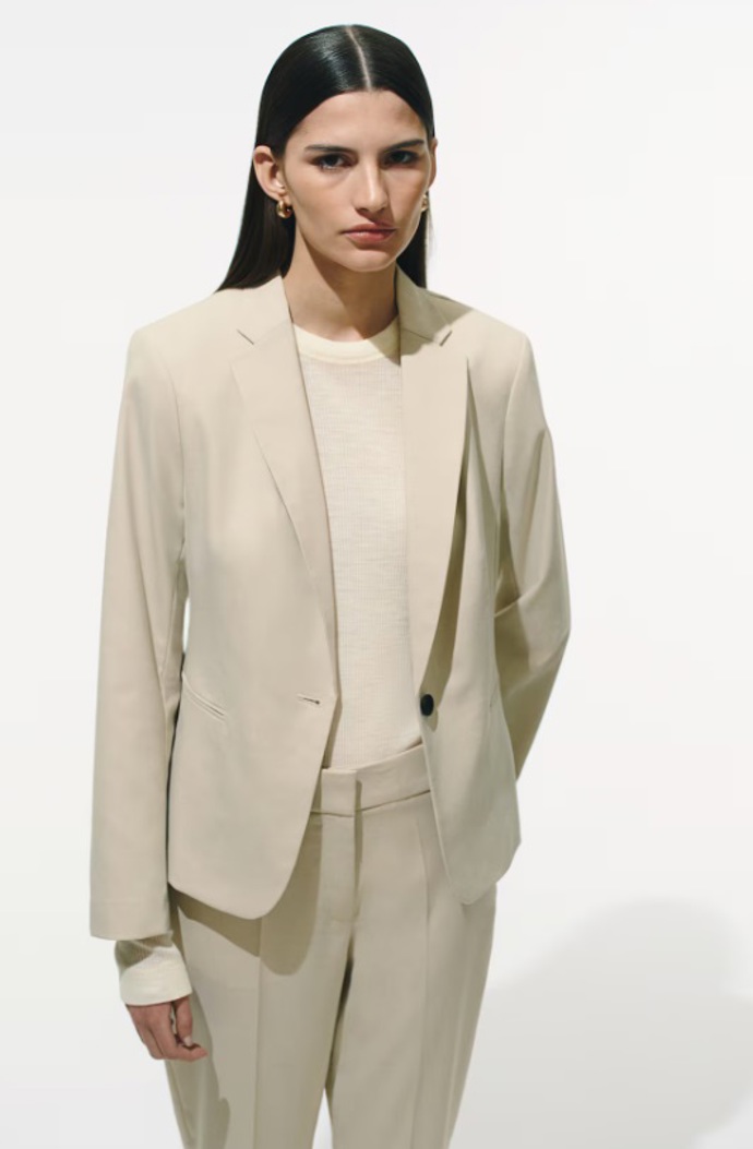 Přiléhavé sako, H&M, 839 Kč
