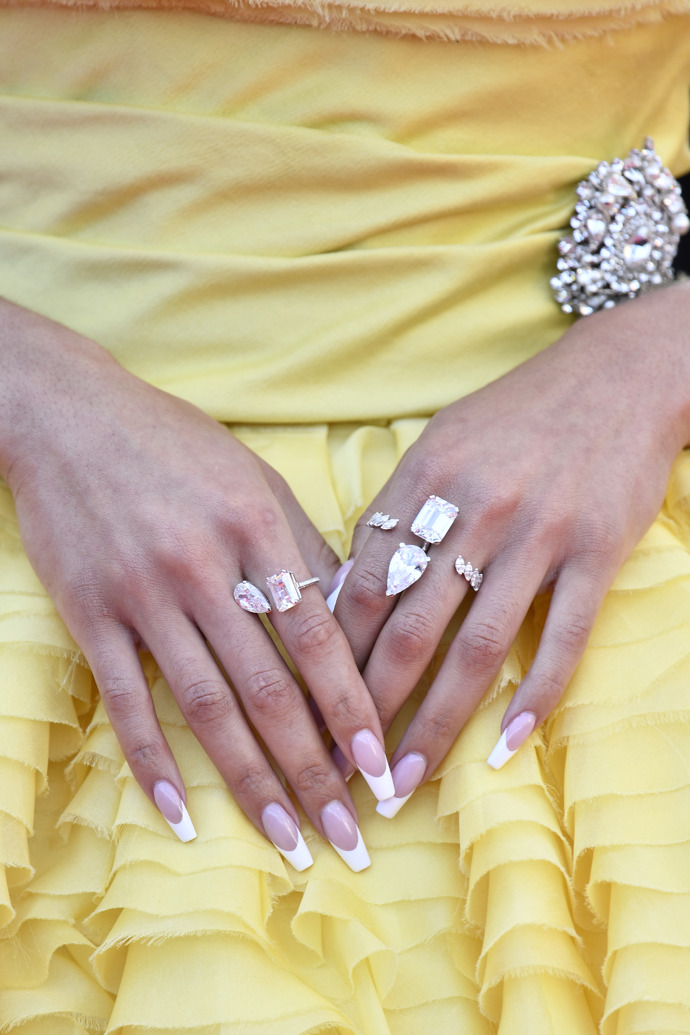 Fancy french manicure
Fancy french manicure