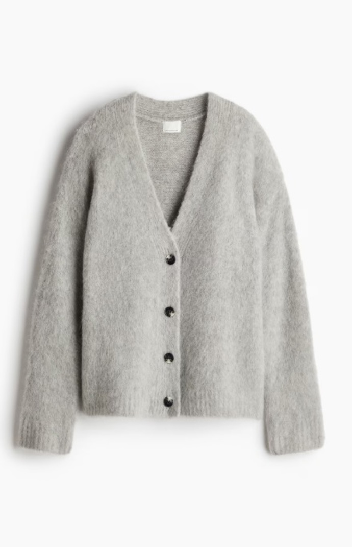 Propínací svetr z mohérové směsi, H&M, 2 999 Kč
