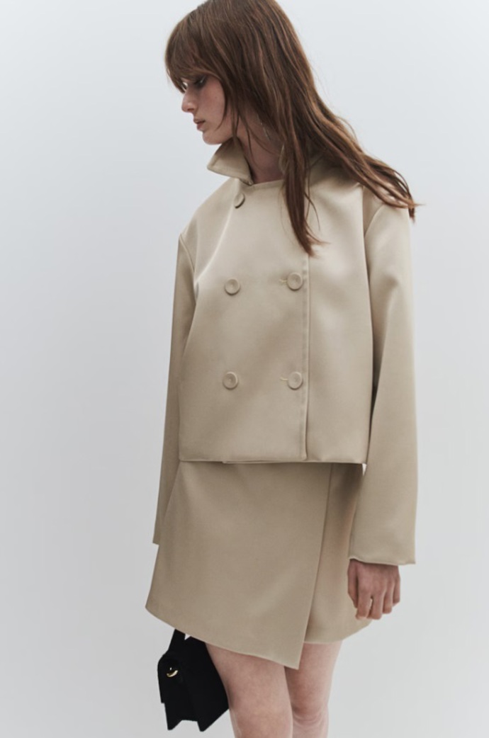 Šortková sukně s křížením, H&M, 839 Kč
