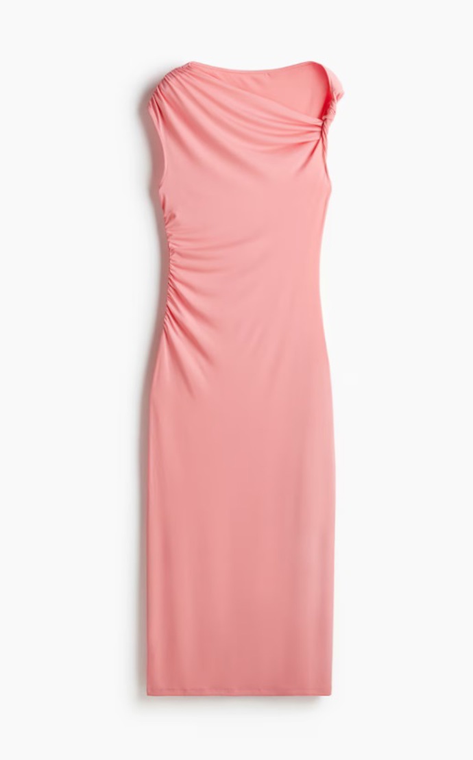 Šaty se stočeným detailem odhalující rameno, H&M, 479 Kč
