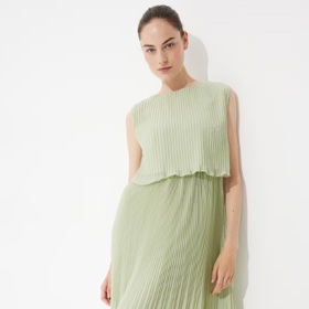 Plisované šaty, H&M, 1 199 Kč
