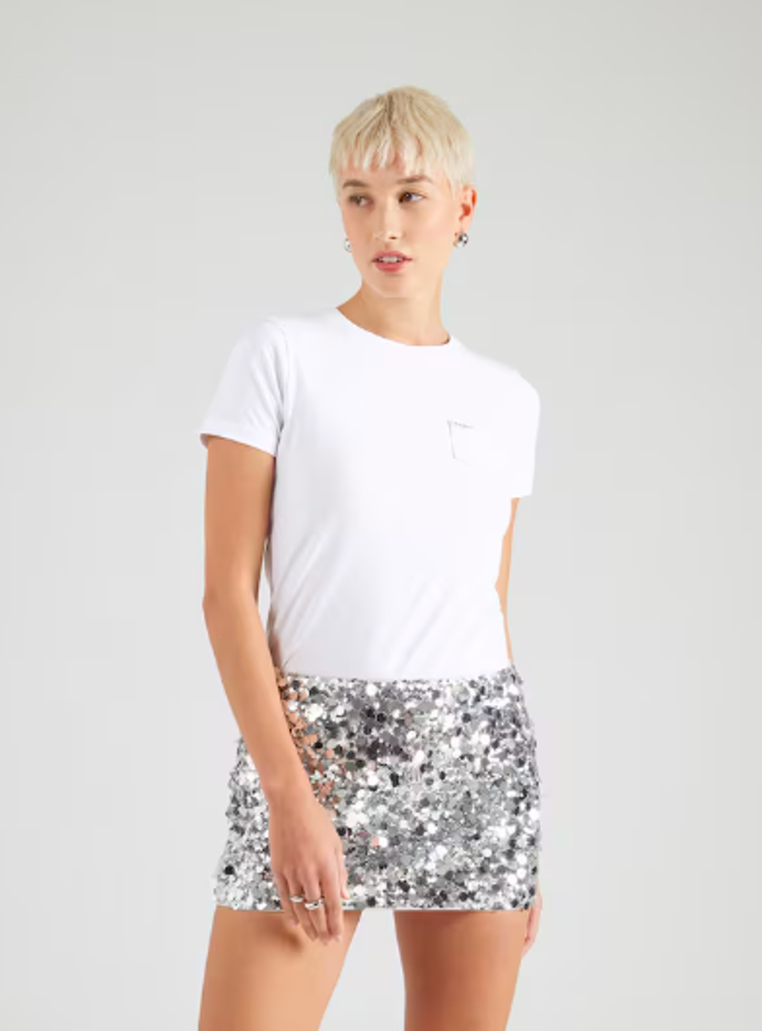 GUESS JEANS Tričko 679 Kč
GUESS JEANS Tričko 679 Kč