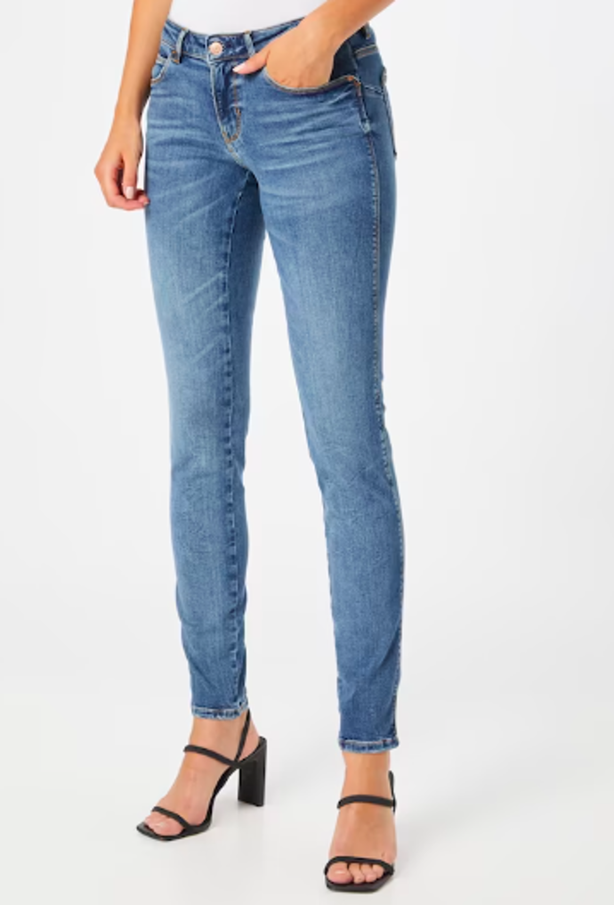 Skinny Džíny 2499 Kč
Skinny Džíny 2499 Kč
