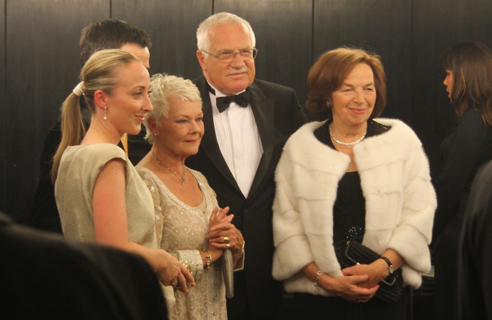 Manželé Klausovi s hollywoodskou herečkou Judy Dench
Manželé Klausovi s hollywoodskou herečkou Judy Dench