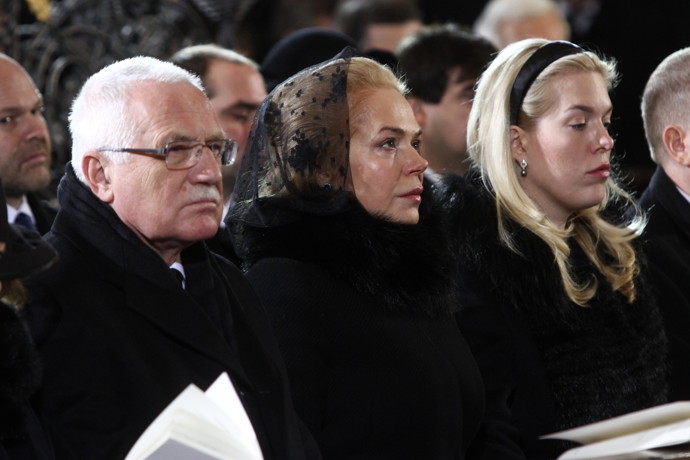 Václav Klaus a Dagmar s dcerou Ninou na pohřbu Václava Havla
Václav Klaus a Dagmar s dcerou Ninou na pohřbu Václava Havla