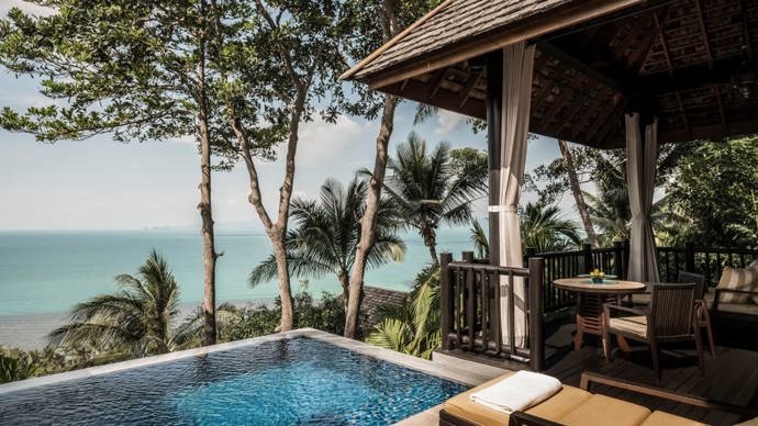 Four Seasons Resort Koh Samui nabízí luxusní ubytování se vším, co si jen člověk na dovolené může přát. A jako další natáčecí místo si jej vybrali autoři slavného seriálu The White Lotos, který momentálně běží na HBO. 
