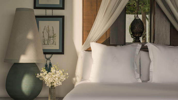Four Seasons Resort Koh Samui nabízí luxusní ubytování se vším, co si jen člověk na dovolené může přát. A jako další natáčecí místo si jej vybrali autoři slavného seriálu The White Lotos, který momentálně běží na HBO. 
