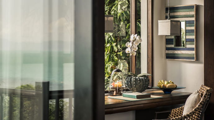 Four Seasons Resort Koh Samui nabízí luxusní ubytování se vším, co si jen člověk na dovolené může přát. A jako další natáčecí místo si jej vybrali autoři slavného seriálu The White Lotos, který momentálně běží na HBO. 
