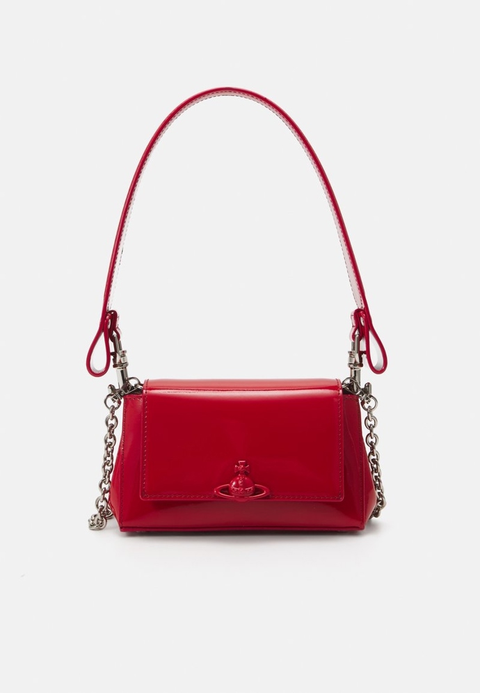 Malá červená kabelka, Vivienne Westwood, 10320 Kč
Malá červená kabelka, Vivienne Westwood, 10320 Kč