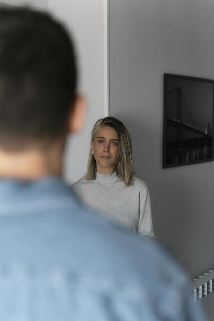 Paní Klaudie si vzala svého manžela před mnoha lety. Doma jí říkali, že by si ho vzít měla, protože projevil zájem. Nijak zvlášť ho nemilovala, ale zvykla si a žili si celkem v pohodě.
Paní Klaudie si vzala svého manžela před mnoha lety. Doma jí říkali, že by si ho vzít měla, protože projevil zájem. Nijak zvlášť ho nemilovala, ale zvykla si a žili si celkem v pohodě.