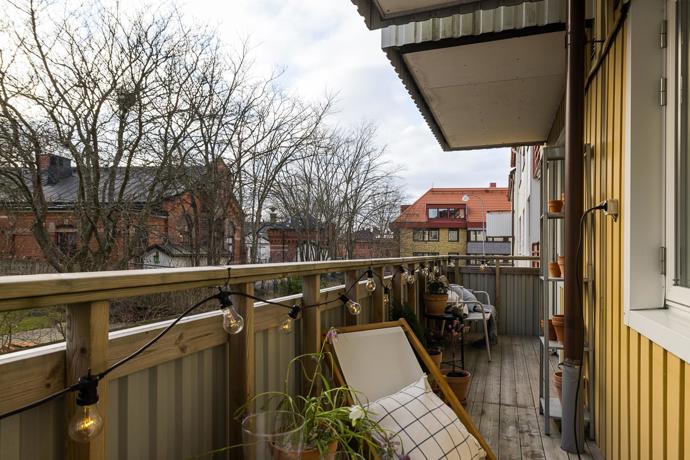 Tento byt je definicí komfortu a stylu. S rozlohou 90 m², dvěma balkony a nádherným přirozeným světlem se stává ideálním domovem. Majitelé se nebáli barev, zároveň interiér nezatížili zbytečnými kusy nábytku.
Tento byt je definicí komfortu a stylu. S rozlohou 90 m², dvěma balkony a nádherným přirozeným světlem se stává ideálním domovem. Majitelé se nebáli barev, zároveň interiér nezatížili zbytečnými kusy nábytku.