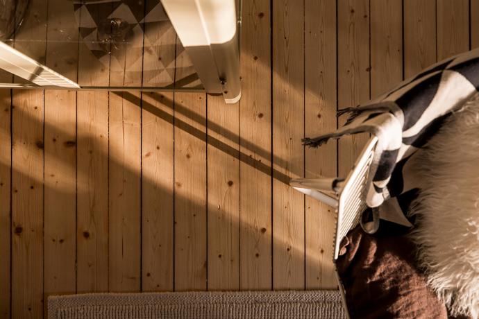 Tento byt je definicí komfortu a stylu. S rozlohou 90 m², dvěma balkony a nádherným přirozeným světlem se stává ideálním domovem. Majitelé se nebáli barev, zároveň interiér nezatížili zbytečnými kusy nábytku.
Tento byt je definicí komfortu a stylu. S rozlohou 90 m², dvěma balkony a nádherným přirozeným světlem se stává ideálním domovem. Majitelé se nebáli barev, zároveň interiér nezatížili zbytečnými kusy nábytku.