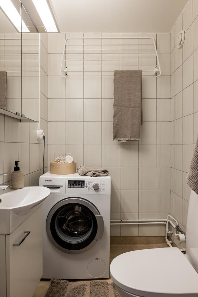 Tento byt je definicí komfortu a stylu. S rozlohou 90 m², dvěma balkony a nádherným přirozeným světlem se stává ideálním domovem. Majitelé se nebáli barev, zároveň interiér nezatížili zbytečnými kusy nábytku.
Tento byt je definicí komfortu a stylu. S rozlohou 90 m², dvěma balkony a nádherným přirozeným světlem se stává ideálním domovem. Majitelé se nebáli barev, zároveň interiér nezatížili zbytečnými kusy nábytku.