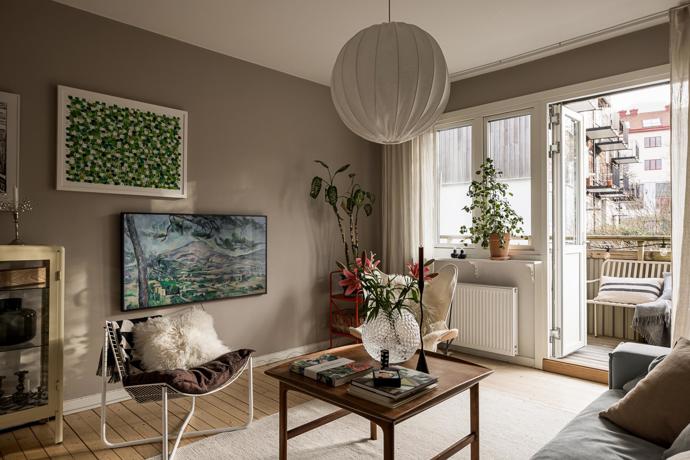 Tento byt je definicí komfortu a stylu. S rozlohou 90 m², dvěma balkony a nádherným přirozeným světlem se stává ideálním domovem. Majitelé se nebáli barev, zároveň interiér nezatížili zbytečnými kusy nábytku.
Tento byt je definicí komfortu a stylu. S rozlohou 90 m², dvěma balkony a nádherným přirozeným světlem se stává ideálním domovem. Majitelé se nebáli barev, zároveň interiér nezatížili zbytečnými kusy nábytku.