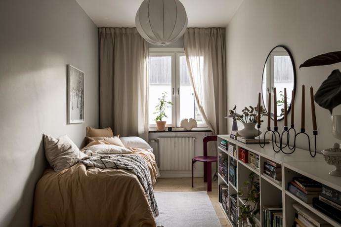 Tento byt je definicí komfortu a stylu. S rozlohou 90 m², dvěma balkony a nádherným přirozeným světlem se stává ideálním domovem. Majitelé se nebáli barev, zároveň interiér nezatížili zbytečnými kusy nábytku.
Tento byt je definicí komfortu a stylu. S rozlohou 90 m², dvěma balkony a nádherným přirozeným světlem se stává ideálním domovem. Majitelé se nebáli barev, zároveň interiér nezatížili zbytečnými kusy nábytku.