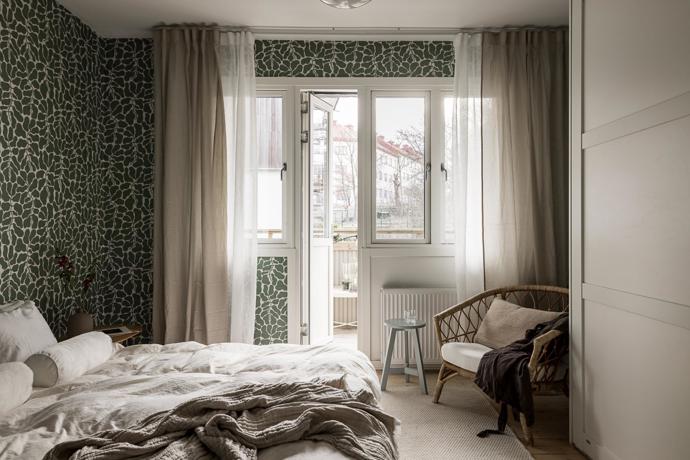 Tento byt je definicí komfortu a stylu. S rozlohou 90 m², dvěma balkony a nádherným přirozeným světlem se stává ideálním domovem. Majitelé se nebáli barev, zároveň interiér nezatížili zbytečnými kusy nábytku.
Tento byt je definicí komfortu a stylu. S rozlohou 90 m², dvěma balkony a nádherným přirozeným světlem se stává ideálním domovem. Majitelé se nebáli barev, zároveň interiér nezatížili zbytečnými kusy nábytku.