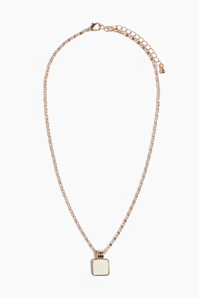 Zlatý náhrdelník s přívěskem, H&M, 189 Kč
