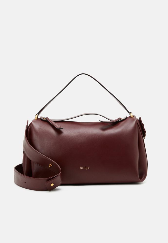 Neous, 18 600 Kč, zalando.cz
