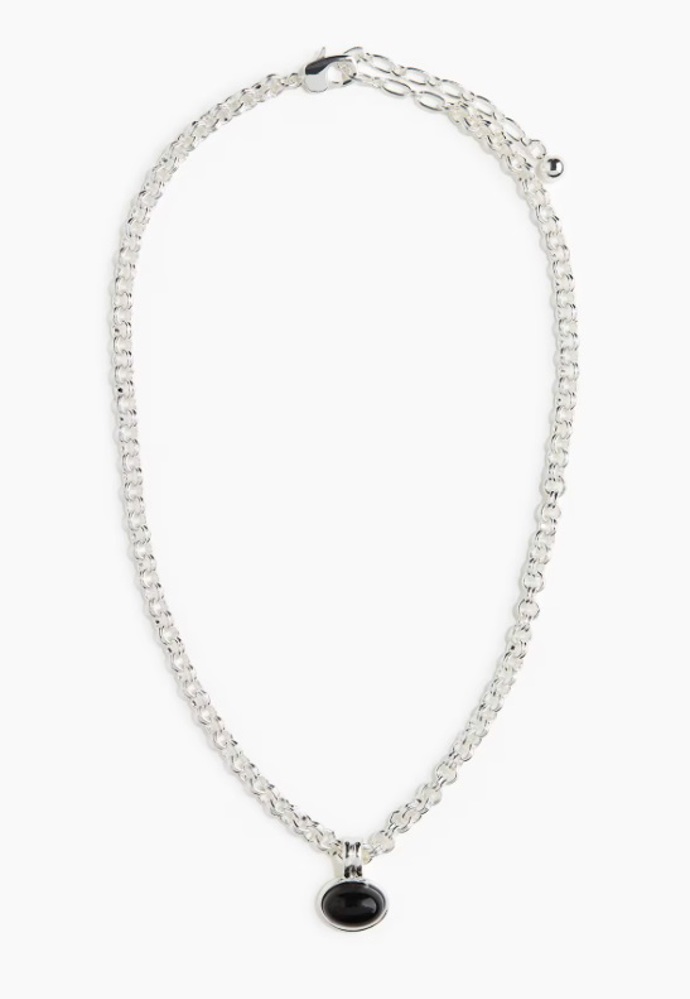 Náhrdelník s přívěskem stříbrné barvy, H&M, 309 Kč
