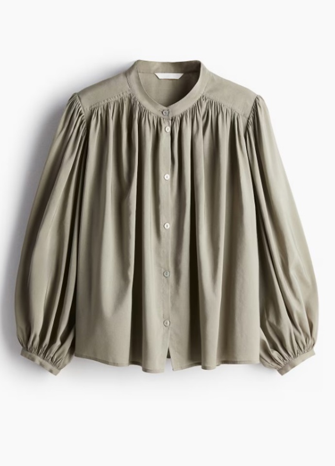 Halenka s balonovým rukávem, H&M, 169 Kč
