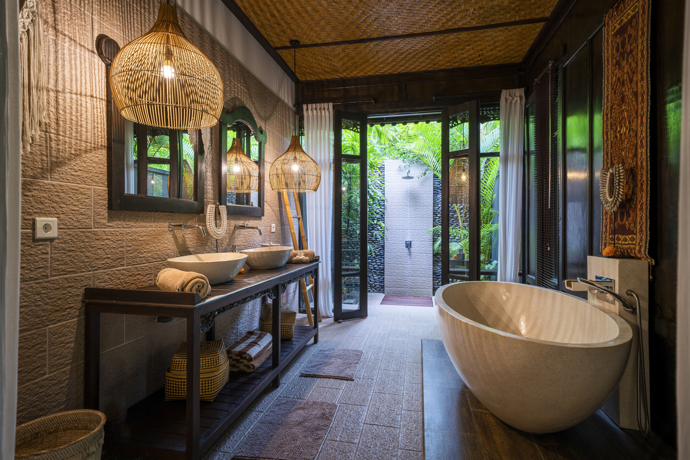 V exotickém Bali stojí krásná Villa Lontar, sousední Villa Rumah Bunga s dechberoucími výhledy na oceán a komplex balijských bungalovů Saba Cottages s magickou zahradou.
V exotickém Bali stojí krásná Villa Lontar, sousední Villa Rumah Bunga s dechberoucími výhledy na oceán a komplex balijských bungalovů Saba Cottages s magickou zahradou.