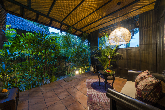 V exotickém Bali stojí krásná Villa Lontar, sousední Villa Rumah Bunga s dechberoucími výhledy na oceán a komplex balijských bungalovů Saba Cottages s magickou zahradou.
V exotickém Bali stojí krásná Villa Lontar, sousední Villa Rumah Bunga s dechberoucími výhledy na oceán a komplex balijských bungalovů Saba Cottages s magickou zahradou.