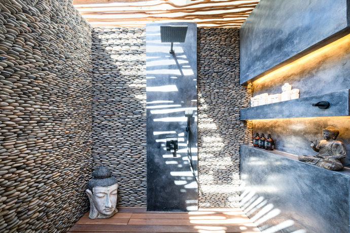 V exotickém Bali stojí krásná Villa Lontar, sousední Villa Rumah Bunga s dechberoucími výhledy na oceán a komplex balijských bungalovů Saba Cottages s magickou zahradou.
V exotickém Bali stojí krásná Villa Lontar, sousední Villa Rumah Bunga s dechberoucími výhledy na oceán a komplex balijských bungalovů Saba Cottages s magickou zahradou.