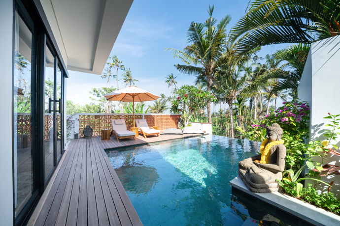 V exotickém Bali stojí krásná Villa Lontar, sousední Villa Rumah Bunga s dechberoucími výhledy na oceán a komplex balijských bungalovů Saba Cottages s magickou zahradou.
V exotickém Bali stojí krásná Villa Lontar, sousední Villa Rumah Bunga s dechberoucími výhledy na oceán a komplex balijských bungalovů Saba Cottages s magickou zahradou.