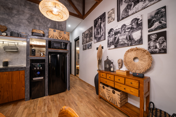 V exotickém Bali stojí krásná Villa Lontar, sousední Villa Rumah Bunga s dechberoucími výhledy na oceán a komplex balijských bungalovů Saba Cottages s magickou zahradou.
V exotickém Bali stojí krásná Villa Lontar, sousední Villa Rumah Bunga s dechberoucími výhledy na oceán a komplex balijských bungalovů Saba Cottages s magickou zahradou.