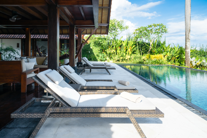 V exotickém Bali stojí krásná Villa Lontar, sousední Villa Rumah Bunga s dechberoucími výhledy na oceán a komplex balijských bungalovů Saba Cottages s magickou zahradou.
V exotickém Bali stojí krásná Villa Lontar, sousední Villa Rumah Bunga s dechberoucími výhledy na oceán a komplex balijských bungalovů Saba Cottages s magickou zahradou.
