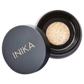 Přírodní sypký minerální pudrový make-up s SPF 25, Inika Organic, 1250 Kč
