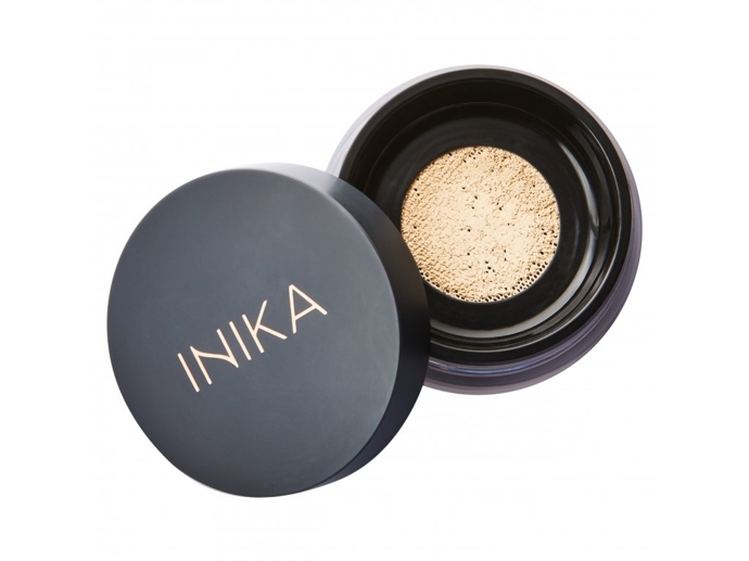 Přírodní sypký minerální pudrový make-up s SPF 25, Inika Organic, 1250 Kč
