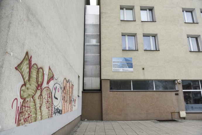 Dům, který nemá v některých částech ani metr, je právem nazýván jako „nejužší na světě.“ Přitahuje pozornost nejen pro své rozměry, ale i tím, co symbolizuje. 
