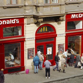 První McDonald's v Československu
