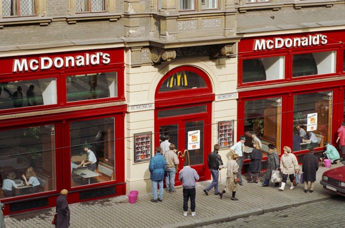 První McDonald's v Československu
